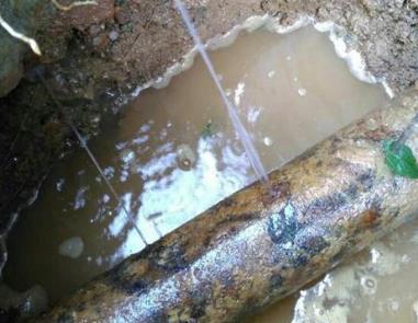 宏伟楼顶渗水维修公司分享下地暖漏水的原因及检测方法。